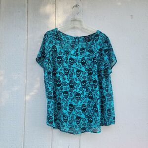 Torrid Blue/Black Floral Skull Button Back Shrt Sleeve Top Blouse 2X Whimsigoth
